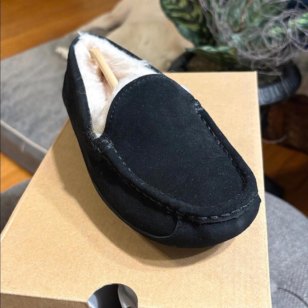 UGG Ansley Big Kids Slipper Black US Size 4 & 6